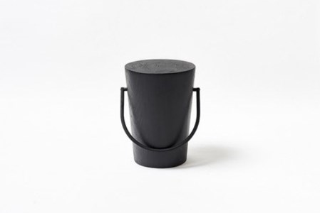 【FIL】ハンドルスツール -スミ リミテッド- MASS Series Handle Stool -SUMI LIMITED-　小国杉 スツール ハンドルスツール チェアー チェア ローチェア 椅子 インテリア 家具 木製 無垢材 炭 黒 おしゃれ リビング ダイニング Foreque 熊本 阿蘇 南小国町 送料無料