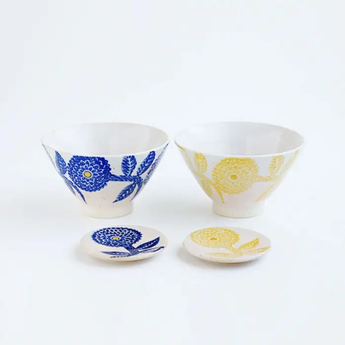 【波佐見焼】ダリア柄 飯碗 茶碗 (小皿付) ブルー・イエロー ペアセット 食器 皿 【勲山製陶】 [CD03]  波佐見焼