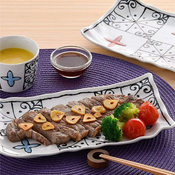 【波佐見焼】教会シリーズ市松十字唐草 プレート ミニカップ 赤・青 セット 食器 皿 【大新窯】 [DC20]  波佐見焼