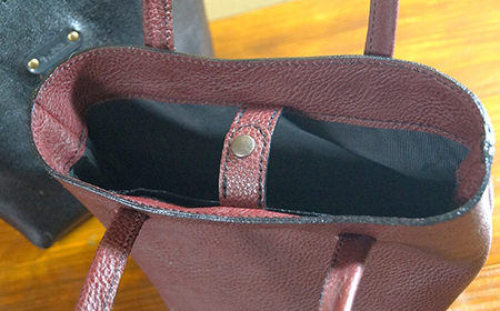 本革製ミニトートバッグ＜ネイビー＞ ハンドメイド 国産牛ヌメ革 ミニトートバッグ 小型 トートバッグ かばん 本革 レザー 革製品 贈り物 ギフト ネイビー  F6L-284