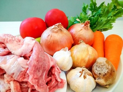 碧南DELIシリーズ お肉惣菜 無添加 とろける牛すじカレー 約800g(200g×4食) 洋食 カレー 国産 和牛 牛肉 中辛 野菜 煮込み H080-052