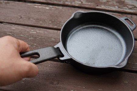 640 【取っ手が取れる！】izakaスキレット　6.5インチ　蓋つき