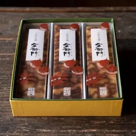 甘露煮した栗があんの中にごろっと入った銘菓「栗御門」3本セット【1233483】