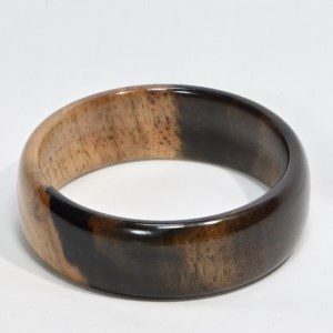 木製黒柿バングル（サイズ：幅23ｍｍ・内径66ｍｍ）