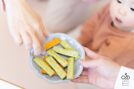 【親子で食べたくなるおやつ】おこめとおやさい（こまつな）6本入×4袋