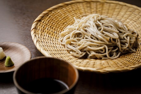 【 年越しそば 予約 】 石臼挽き 自家製粉 瑞穂そば （ せいろそば ） 2人前 つゆ付き ≪ 京丹波町産 蕎麦 100％使用 ≫ ※2026年12月発送 ※北海道・沖縄は配送不可 [010SK002L]