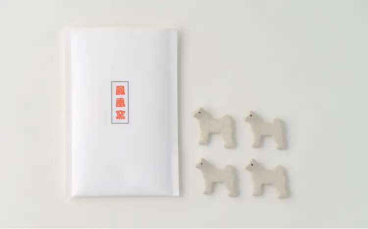 30P6604 秋田犬の箸置き4個セット(氷裂貫入釉)【おおだて陶芸工房 鳳凰窯】