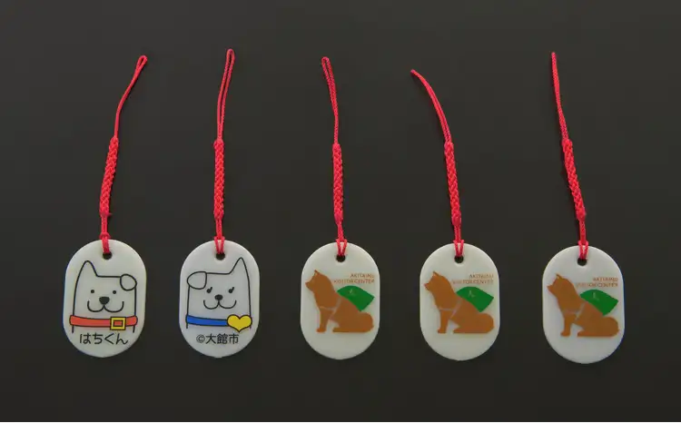50P7315【防災用品】光る「はちくん・秋田犬の里」ストラップ5個セット【佐藤吉 】