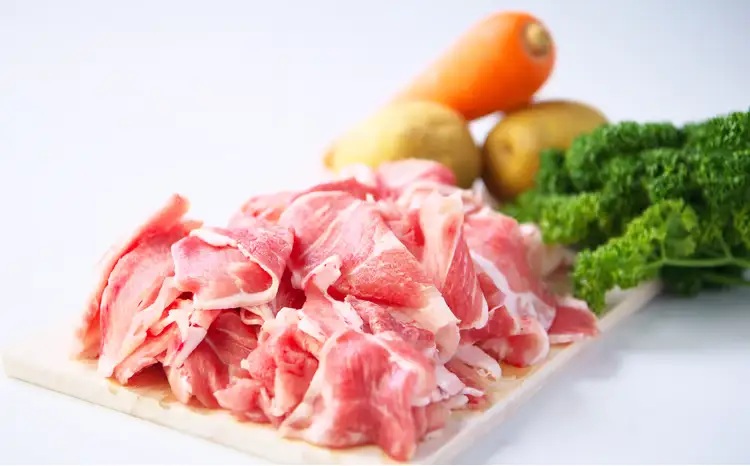 おすすめセット～その弐～（大館北秋田産豚肉切り落とし＆骨付きポークスペアリブ）　75P2154【 割烹きらく】