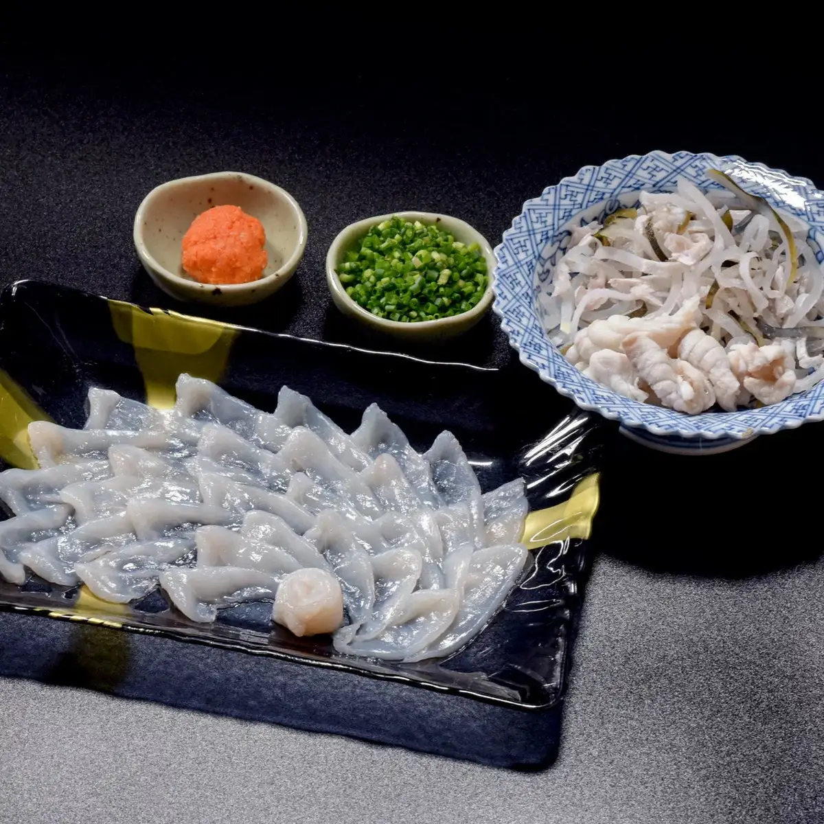 【配送日指定可】 長門産とらふぐ ふぐセット とらふぐ刺身 2人前 冷蔵 トラフグ フグ 最高級とらふぐ 父の日 母の日 イベント お中元 お歳暮 贈答用 ギフト 熨斗 のし 大人気 山口県 本場トラフグ 職人 (1138)