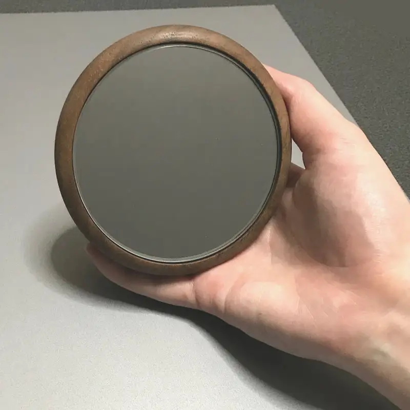 【Face Mirror　ウォールナット材+オーク材】ハンドミラー（手鏡）としてもスタンドミラー（卓上）としてもウォールミラーとしてもご使用いただけます＜フェイスミラー＞ プレゼント 父の日 母の日 入学 卒業 就職 退職 MUKU屋 MUFactory