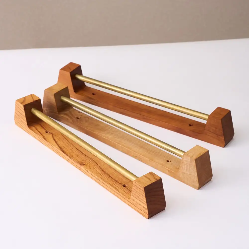 木の存在感がある「タオルかけ」（材料：職人おまかせ）【GOOD WOOD WORKS】_HA0431