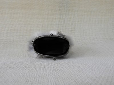 アザラシ小銭入れ アザラシ 毛皮 がま口 小銭入れ 天然 素材 ツルツル 手触り 地模様 艶 マット 質感 水 弾く 高い 耐久性 エレガント お洒落 使いやすい 可愛い デザイン 北海道 函館 函館ミンク 送料無料_HD026-023