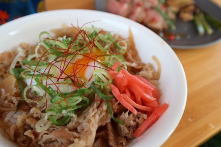 黒毛和牛牛丼の具５個セット 牛丼 黒毛和牛 牛肉 北海道産 玉ねぎ 昆布 冷凍 和食 800g 小分け 湯煎するだけ おつまみ おかず 北海道 函館市 はこだて ふるさと納税 送料無料 贈答用_HD085-022