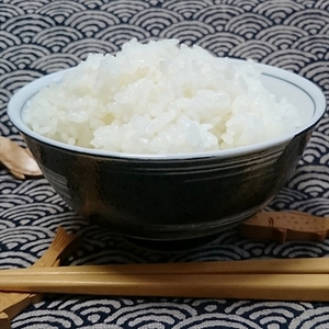 令和7年産 魚沼コシヒカリ 鳥屋ヶ峰山麓米(精米)４kg(2kg×2) お米 