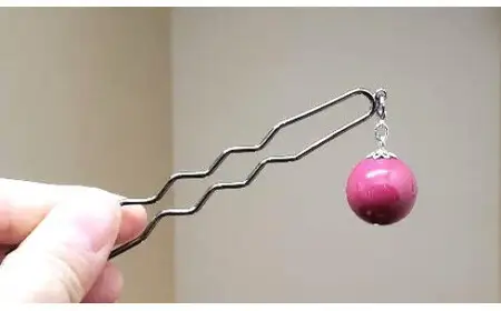 【ギフト用】【本漆塗】ゆれる漆玉かんざし(ピンク)・ペンダント両用タイプ(ペンダントコード付き)お洒落の幅が広がり日本の伝統工芸をお楽しみください　023-023-P-GFT