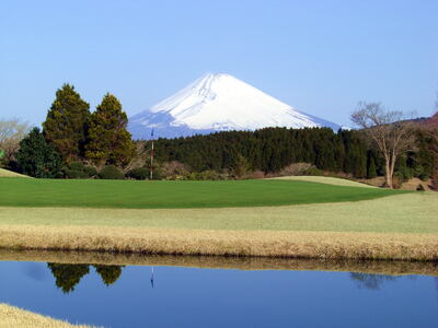 【平日ゴルフ利用券】芦の湖カントリークラブ 4名 1ラウンド セットランチ 富士山 ゴルフ場利用券