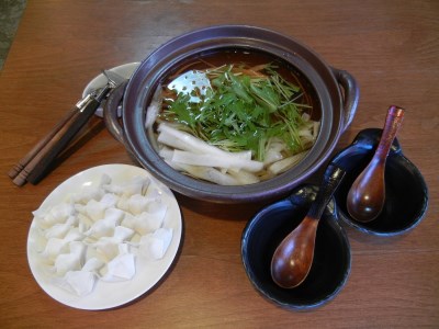 餃子鍋セット 300g×3パック_餃子 鍋 セット 300g × 3パック 濃縮スープ 3個付き 昭和22年創業 ぎょうざ専門店 湖月 人気 メニュー こだわり 自家製 手作り 手包み 冷凍 美味しい 餃子鍋 〆 雑炊 お取り寄せ お取り寄せグルメ 福岡県 久留米市 送料無料 〔Cn007〕