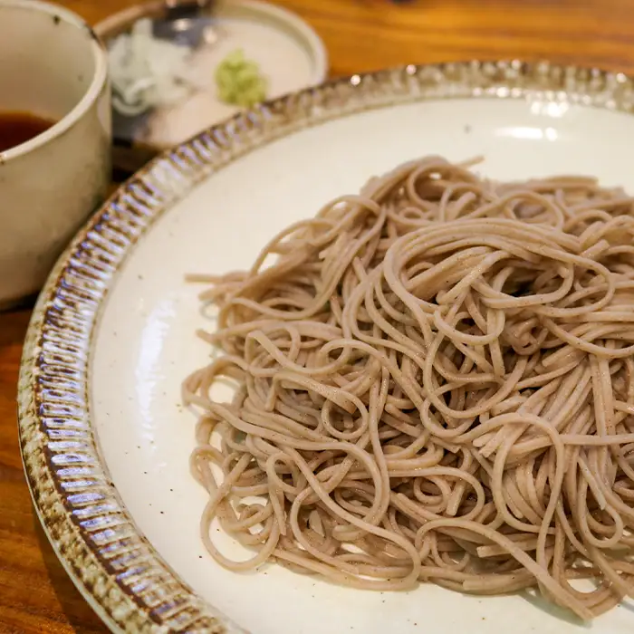 さんべ十割半生蕎麦（かえししょうゆ付き）とうきぬの米のセット 【なまそば 100g×4 つゆ 40ml×4 かえししょうゆ 150ml コシヒカリ 2合 島根県産 大田市産 詰め合わせ セット】