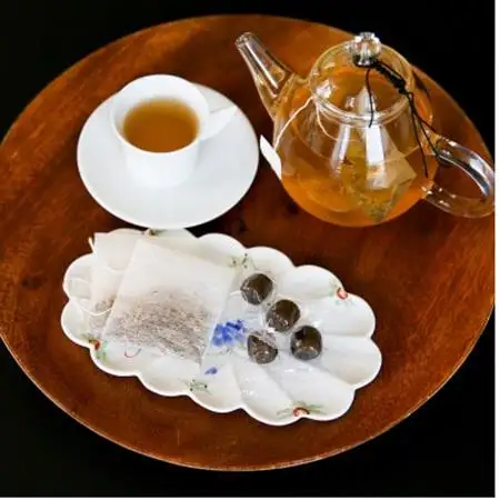 冬虫夏草で作った養生茶＜ティーパック10包＞1袋と冬虫夏草あめ＜15個＞2袋のセット【1264211】