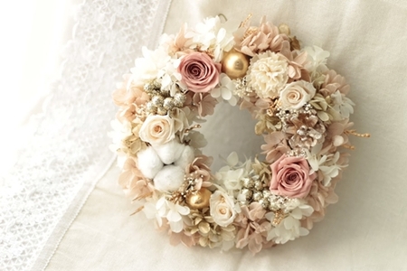 プリザーブドフラワー リース ピンクベージュ／HANARA プラチナカラー 華 花 ギフト 母の日 花冠 かわいい ドライフラワー インテリア 奈良県 宇陀市 誕生日 お祝い 敬老の日 感謝 結婚祝い 還暦 プロポーズ お供え 花ケース入り ふるさと納税 誕生日 お祝い 敬老の日 感謝 結婚祝い 還暦 プロポーズ お供え 花ケース入り 誕生日 お祝い 敬老の日 感謝 結婚祝い 還暦 プロポーズ お供え 花ケース入り 誕生日 お祝い 敬老の日 感謝 結婚祝い 還暦 プロポーズ お供え 花ケース入り