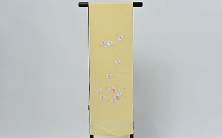 帯揚げ　黄色に花柄の刺繍　帯上げ　着物に 織物 ファッション 和装 式 篠原縫製
