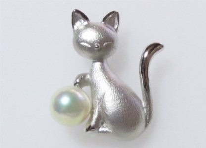真珠の里 猫のタックブローチ シルバー製 / 伊勢 志摩 伊勢志摩 英虞湾 志摩産 真珠 パール アコヤ貝 アクセサリー ブローチ ギフト プレゼント ビジネス 冠婚葬祭 慶事 弔事 結婚式 入学式 卒業式 国産 誕生石 記念日 母の日 誕生日 クリスマス ホワイトデー 真珠 パール アクセサリー ブローチ