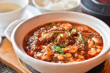木村史能監修 函館国際ホテル オリジナル 四川 激辛 こだわり 麻婆豆腐の素 180g × 4食 セット 本格的 レトルト北海道 函館 送料無料_HD071-002