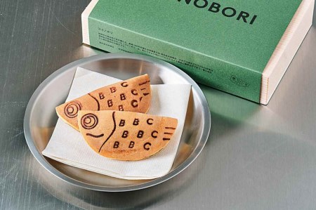 KOINOBORI 2箱セット《1箱5個入り (つぶあん3個、白あん2個) ×2箱》風物詩の「こいのぼり」