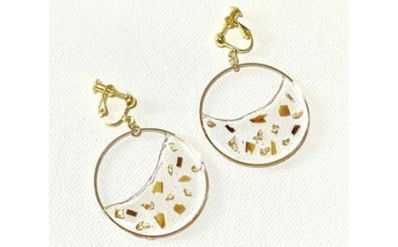 波型フープイヤリング（ラメ風宗田節入りのレジンアクセサリー）【R00500】
