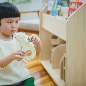 木製家具 絵本棚【檜のおもちゃ ＩＫＯＮＩＨ】 ≪桧 家具 ヒノキ ひのき 木育 知育≫