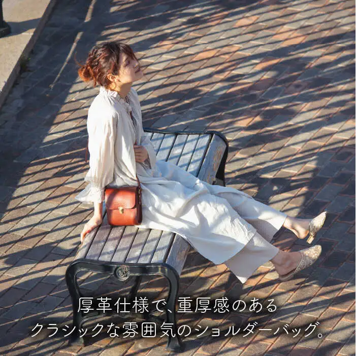 Classic Series 【 差し込み 金具 】 ショルダー バッグ 《糸島》【LADIES&GENTLEMEN】 革製品 革鞄 カバン [ADK032]