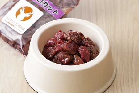 鶴居村 『鶴居ジビエ』鹿肉 無添加ペットフード エゾシカコロコロカット(200g×10パック)(愛犬用 愛犬 ベニソン エゾシカ  エゾシカ肉  シカ肉 エゾ鹿 無添加 人気 プレゼント 贈り物 お歳暮 高品質 冷凍 真空 未楽来工房 HACCP認証  お肉 肉 ジビエ ステーキ 北海道 ふるさと納税 ふるなび  ）