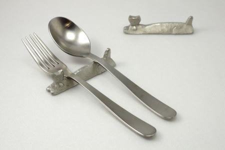 錫でできた「ネコのカトラリーレスト」【三三鋳金工房】_A0114-181