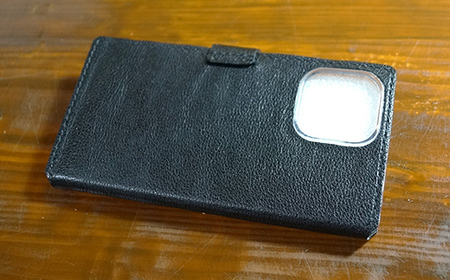 本革製手帳型iPhoneカバー iPhone13Pro用 ＜ネイビー＞ 国産牛ヌメ革 ハンドメイド スマホ 手帳型 カバー iPhone iPhone13Pro 本革 レザー 革製品 ネイビー F6L-356