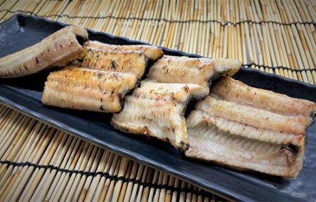 活きを開いてすぐ発送♪生うなぎ開き2本(約350g)ご家庭で蒲焼、白焼きに！・K187-13