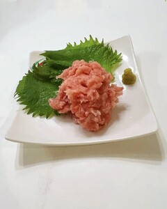 ＜ 希少 ＞ 目鉢鮪 頭肉 十割使用 「 たたき 」 1000g M081-002 冷凍 マグロ ネギトロ
