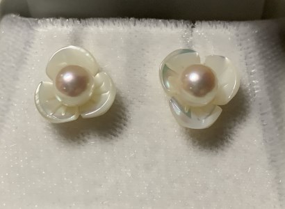 【わかき真珠】アコヤ真珠ピアス　白蝶貝花びら3枚