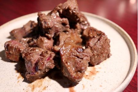 牛タン・牛すじ　酒の肴セット 牛タン塩だれ花咲きサイコロステーキ200g、A5ランク黒毛和牛牛すじ使用土手焼き300g、牛タンの燻製200g ※離島不可（北海道、沖縄本島は配送可）※着日指定不可