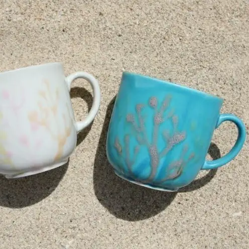【datta.沖縄南の島陶芸工房】珊瑚カップ 青色x純白（ペアセット）
