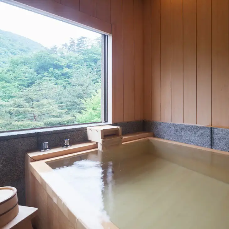 静かな空間で贅沢な時間を過ごす。花巻温泉　佳松園　貴賓室「ロイヤルスイート」ペア宿泊券 【568】