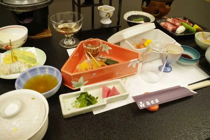 自在荘　1泊2食付グレードアップペア宿泊券 〔P-129〕 ｜ 宿泊 旅行 チケット 宿泊券 温泉 露天風呂 旅行券 温泉 ホテル