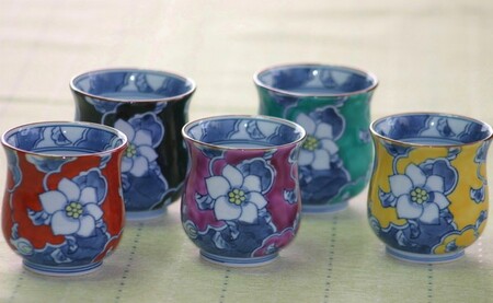 【伊万里焼】彩り唐花湯呑（１個） 032-H305