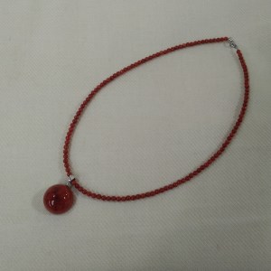 1061 珊瑚ネックレス・ドーム（珊瑚）　　アフリカ珊瑚 イソバナ珊瑚 珊瑚ネックレス ブラックスピネル 贈り物 還暦祝い 赤珊瑚 カジュアルアクセサリー ネックレス 珊瑚ペンダントトップ 3月誕生石 母の日 敬老の日プレゼント ご褒美アクセサリー リーズナブル装飾