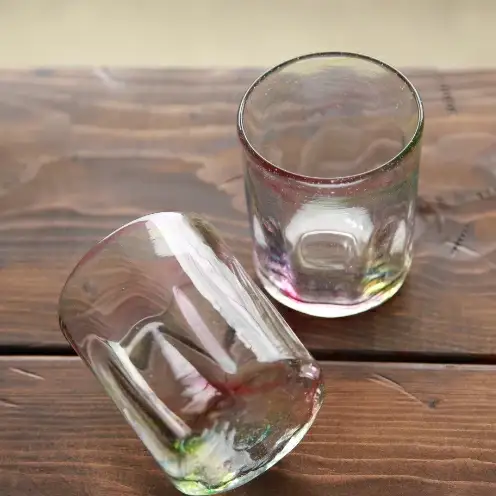 【琉球ガラス工房 硝子家すずめ】オーロラ・ロック＜ペア＞ 〇 グラス ロックグラス 虹色 伝統工芸品 綺麗 ふわふわ インテリア セット プレゼント 贈り物 雑貨 普段使い 沖縄 読谷村