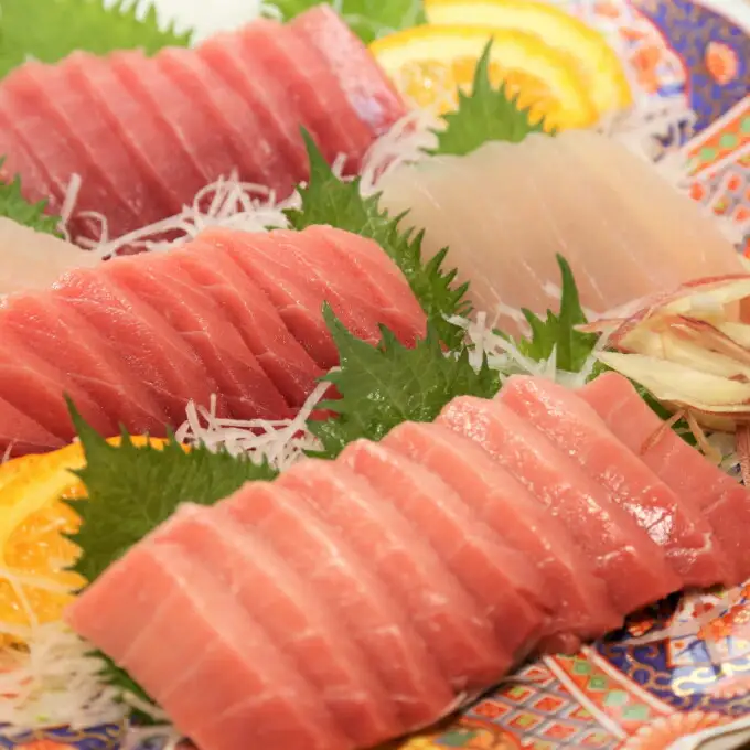 天然マグロ中トロ４種食べくらべセット（本マグロ、ミナミマグロ、メバチマグロ、ビンナガマグロ　各１柵）