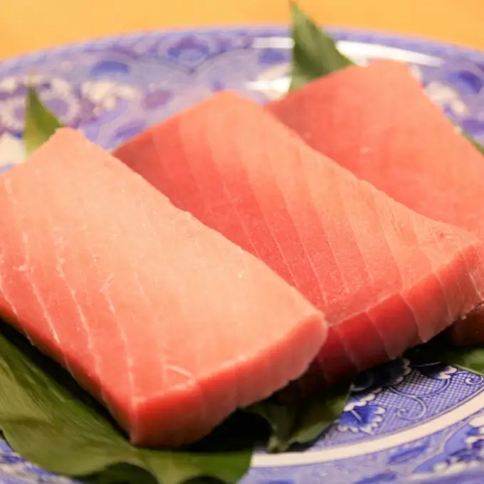 天然マグロ中トロ３種食べくらべセット（本マグロ、ミナミマグロ、メバチマグロ　中トロ各１柵）