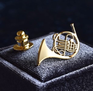 ピンブローチホルンK18ゴールドメッキアクセサリーピンブローチ