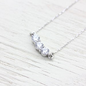 40-9-9 ネックレスPT900 プラチナダイヤモンド計0.3ct 3連横並びスリーストーンペンダント【f030-pt】 ALPAZ044