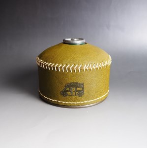 心躍るリアルレザーの質感！ 牛革OD缶カバー OLIVE（野口オートキャンプ場）【0970-1】